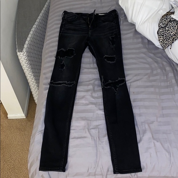 Hollister High rise/ripped black jeans - Picture 3 of 3